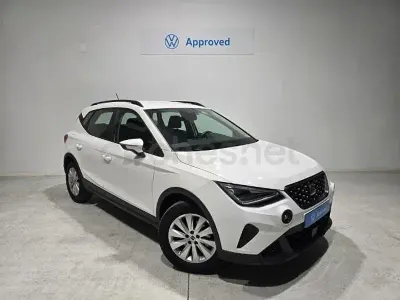 Usado Seat Arona Style Plus 110 CV (80 kW) 2022 Blanco SUV