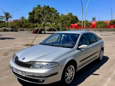 Usado Renault Laguna II Dynamique 120 CV (88 kW) 2003 Gris / plata Berlina