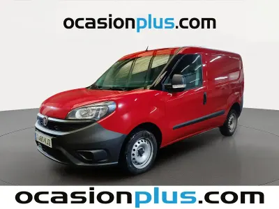 Usado Fiat Doblò 80 CV (58 kW) 2018 Rojo Monovolumen