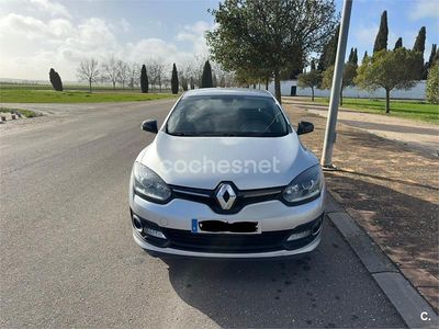 Usado Renault Mégane LIMITED 95 CV (69 kW) 2015 Gris / plata Berlina