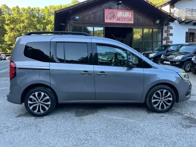 Usado Renault Kangoo Techno 95 CV (69 kW) 2023 Gris Monovolumen