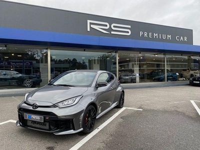 Usado Toyota Yaris 280 CV (205 kW) 2025 Gris Utilitario