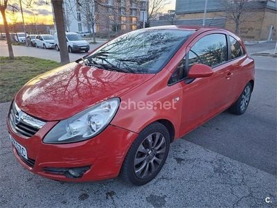 Usado Opel Corsa Essentia 75 CV (55 kW) 2011 Rojo Utilitario