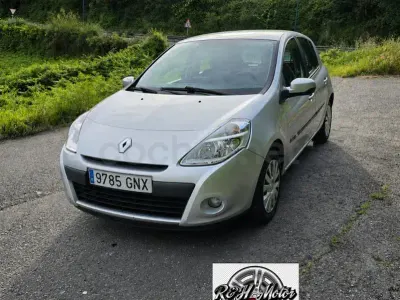Begagnad Renault Clio II Business 70 HK (51 kW) 2009 Grå Sedan