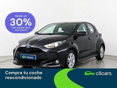 Usado Toyota Yaris Hybrid Active 116 CV (85 kW) 2022 Negro Berlina
