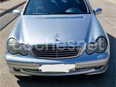 Gris / plata Usado 2004 Mercedes C270 Avantgarde Berlina | 4600 €