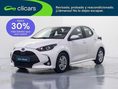 Usado Toyota Yaris Hybrid Active 75 CV (55 kW) 2022 Blanco Berlina