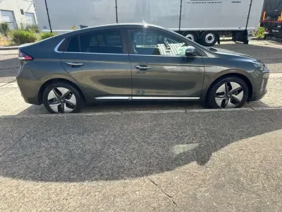 Usado Hyundai Ioniq Style 141 CV (103 kW) 2022 Gris Utilitario
