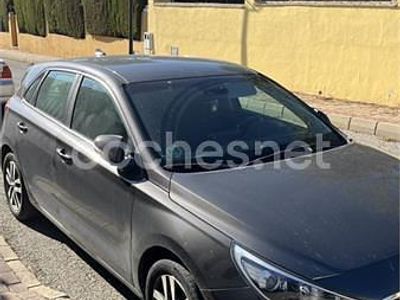 Usado Hyundai i30 110 CV (80 kW) 2018 Marrón Berlina