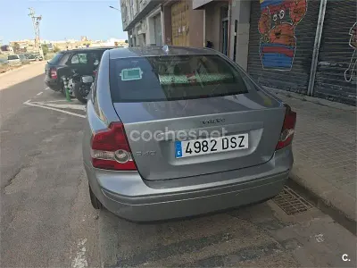 Usado Volvo S40 Summum 125 CV (91 kW) 2005 Gris / plata Berlina