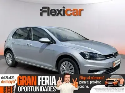 Usado VW Golf VII Advance 110 HP (80 kW) 2018 Cinzento Citadino