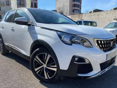 Usado Peugeot 3008 Allure 131 CV (96 kW) 2020 Blanco SUV