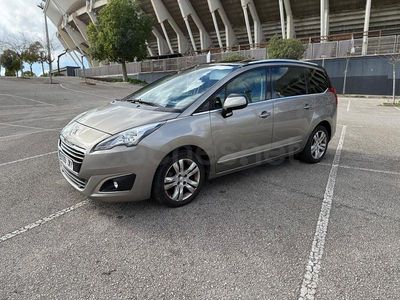 Usado Peugeot 5008 Allure 120 CV (88 kW) 2015 Gris / plata Monovolumen