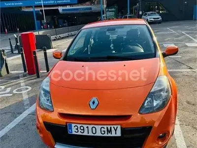 Usado Renault Clio II 85 CV (62 kW) 2009 Naranja Berlina