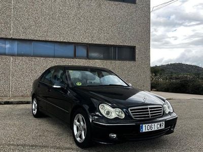 Usado Mercedes C180 Avantgarde 143 CV (105 kW) 2004 Negro Berlina