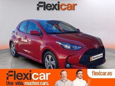 Rojo Usado 2024 Toyota Yaris Hybrid Active Berlina | 20.490 € (Precio justo)