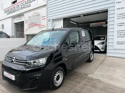 Usado Citroën Berlingo Live 102 CV (75 kW) 2021 Negro Monovolumen
