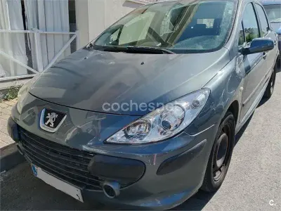Usado Peugeot 307 90 CV (66 kW) 2006 Gris / plata Berlina