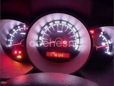 Usado Kia Venga 115 CV (84 kW) 2014 Granate Utilitario