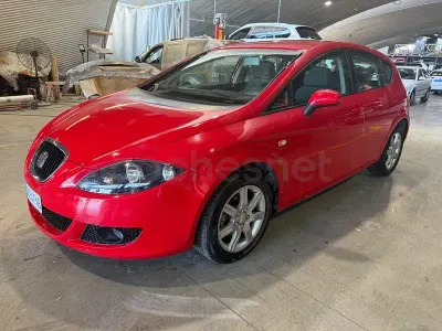 Usado Seat Leon Stylance 140 CV (102 kW) 2007 Rojo Utilitario