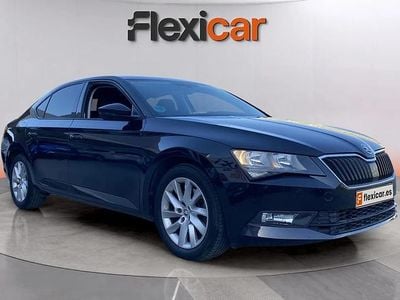 Usado Skoda Superb Active 150 CV (110 kW) 2018 Negro Familiar