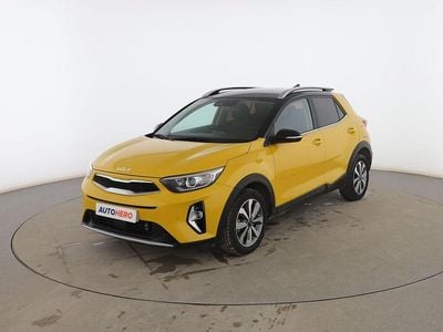 Usado Kia Stonic 120 CV (88 kW) 2022 Amarillo SUV