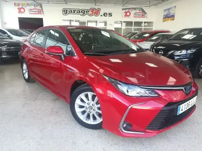 Usado Toyota Corolla Active 122 CV (89 kW) 2020 Granate Berlina