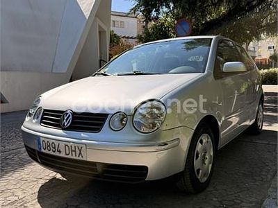 Usado VW Polo Match 75 CV (55 kW) 2005 Gris / plata Utilitario
