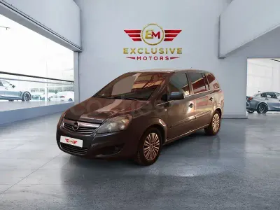 Usado Opel Zafira Essentia 110 CV (80 kW) 2011 Gris / plata Monovolumen
