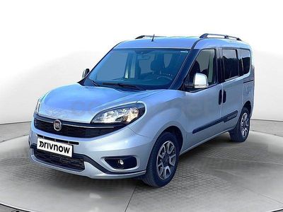 Usado Fiat Doblò Trekking 120 CV (88 kW) 2020 Gris / plata Monovolumen