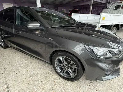 Begagnad Ford Focus ST-Line 125 HK (91 kW) 2021 Grå Sedan