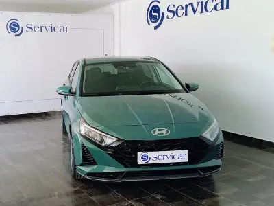 Usado Hyundai i20 100 CV (73 kW) 2025 Verde Utilitario