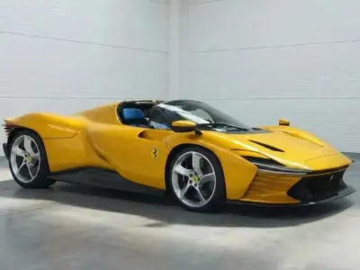 Nuevo Ferrari Daytona SP3 851 CV (625 kW) 2025 Amarillo Descapotable