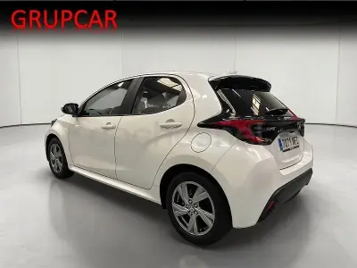Usado Toyota Yaris Hybrid Business Edition 116 CV (85 kW) 2025 Blanco Berlina