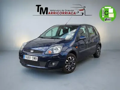 Usado Ford Fiesta 80 CV (58 kW) 2006 Azul Utilitario