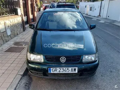 Usado VW Polo 64 CV (47 kW) 1999 Verde Berlina