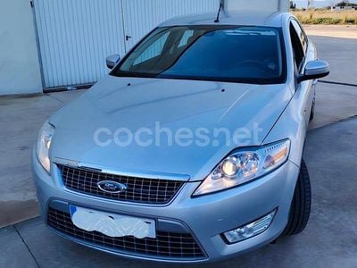 Usado Ford Mondeo Trend 140 CV (102 kW) 2009 Gris / plata Berlina