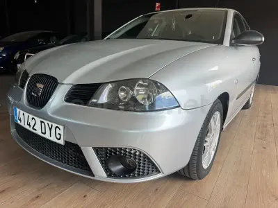 Usado Seat Ibiza 85 CV (62 kW) 2007 Gris / plata Utilitario
