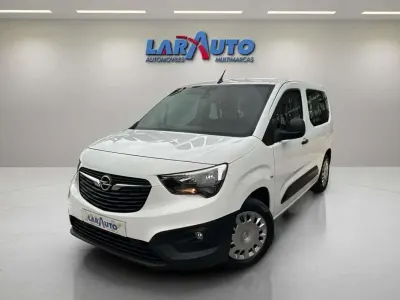 Usado Opel Combo Life Expression 102 CV (75 kW) 2019 Blanco Monovolumen