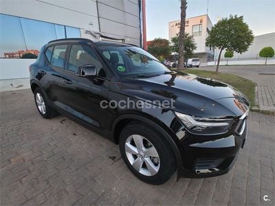 Begagnad Volvo XC40 Momentum 129 HK (94 kW) 2021 Svart SUV