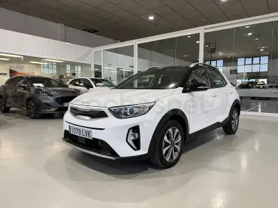 Usado Kia Stonic 120 CV (88 kW) 2021 Blanco SUV