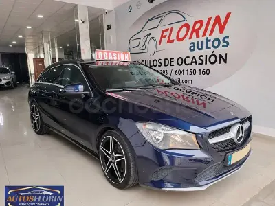 Usado Mercedes CLA200 Shooting Brake 136 CV (100 kW) 2016 Azul Familiar