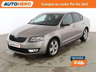 Usado Skoda Octavia Ambition 110 CV (80 kW) 2016 Amarillo Familiar