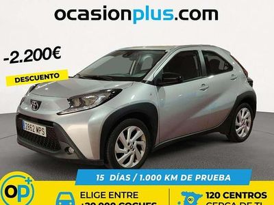 Usado Toyota Aygo Play 72 CV (52 kW) 2024 Gris Utilitario