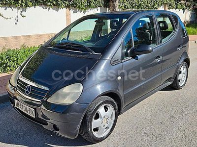 Usado Mercedes A160 Elegance 60 CV (44 kW) 2000 Azul Monovolumen