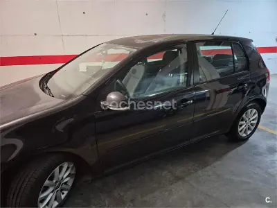 Usado VW Golf V 105 CV (77 kW) 2007 Negro Berlina