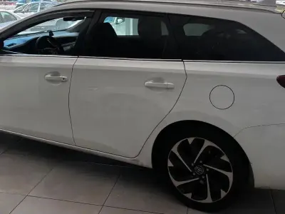 Usado Toyota Auris Active 116 CV (85 kW) 2016 Blanco Familiar