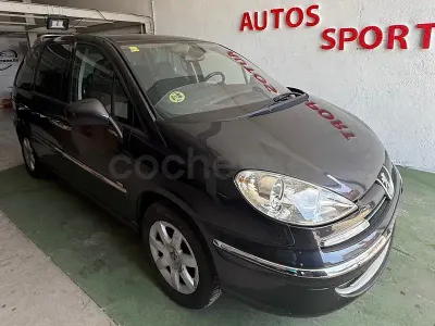 Usado Peugeot 807 Style 136 CV (100 kW) 2014 Gris / plata Monovolumen