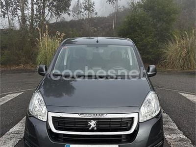 Usado Peugeot Partner Tepee Style 100 CV (73 kW) 2016 Gris / plata Monovolumen