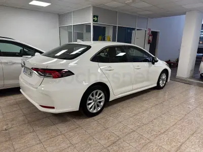 Usado Toyota Corolla Active 122 CV (89 kW) 2022 Blanco Berlina